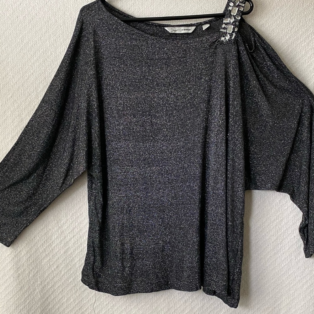 Soft by Avenue Glittery Blk/Silver Top-22-24